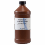 Una botella de plástico marrón etiquetada como Yoduro de Potasio-Yodato con detalles de medición y un tapón blanco, producida por LaMotte. La etiqueta aconseja leer los paneles laterales antes de usarlos.