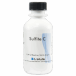 Una botella de plástico blanca etiquetada como Sulfite C para pruebas químicas por LaMotte, con un logo y texto azules, con un tapón de rosca negro.